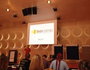 Organisatior Jan Theofel auf der gefürchteten Bühne