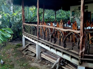 Das "Esszimmer" mit den tollen Geländern aus Lianen