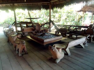 Das Begrüssungsgespräch findet am Lagerfeuer statt